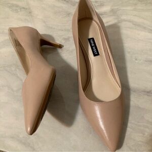 NWOT Nine West Classic Nude Pointed Toe Upper Leather with 9x9 tech Pumps